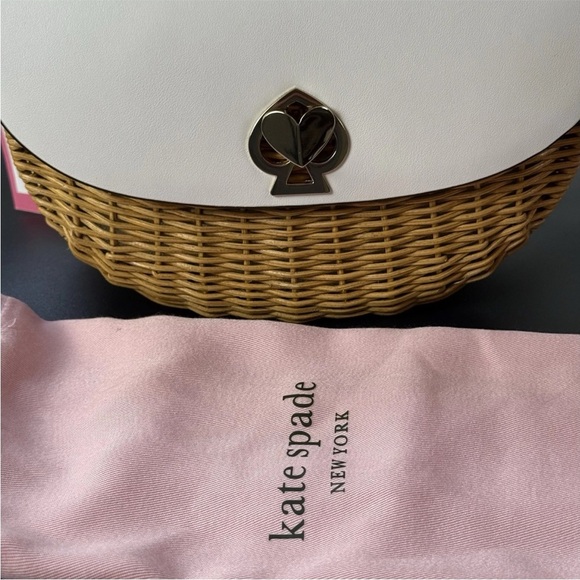 NWT Kate Spade White Tan Nicola Wicker Gold Hardware Heart Twistlock Crossbody - Picture 12 of 15